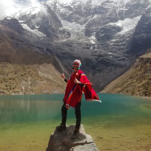 pasajero en laguna humantay
